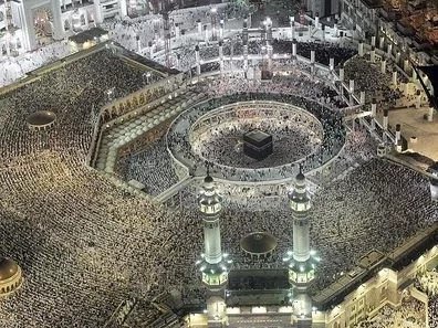 Picture of Kaaba, the holiest site in Islam, during Hajj
