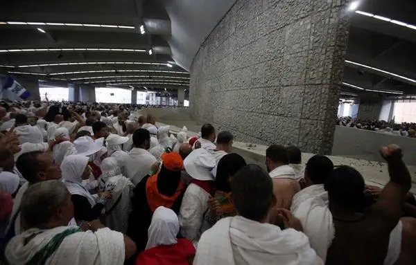 safety guidelines for throwing pebbles at the Jamarat